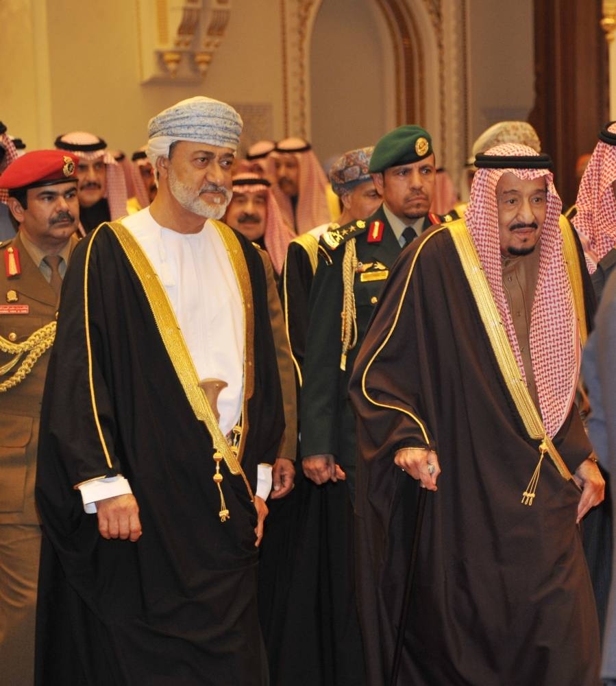 King Salman receives phone call from Sultan of Oman