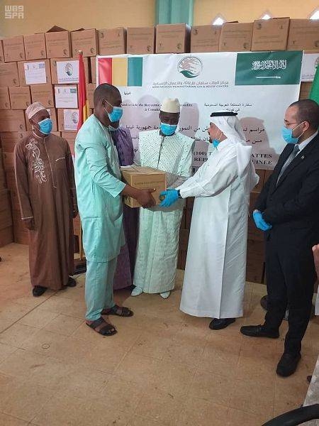 Saudi Arabia’s Ambassador to Sierra Leone and Guinea Dr. Hussein Bin Nasser Al-Dakhil Allah gifted over 50 and 100 tons of dates to the governments of Sierra Leone and Guinea respectively. — SPA photos
