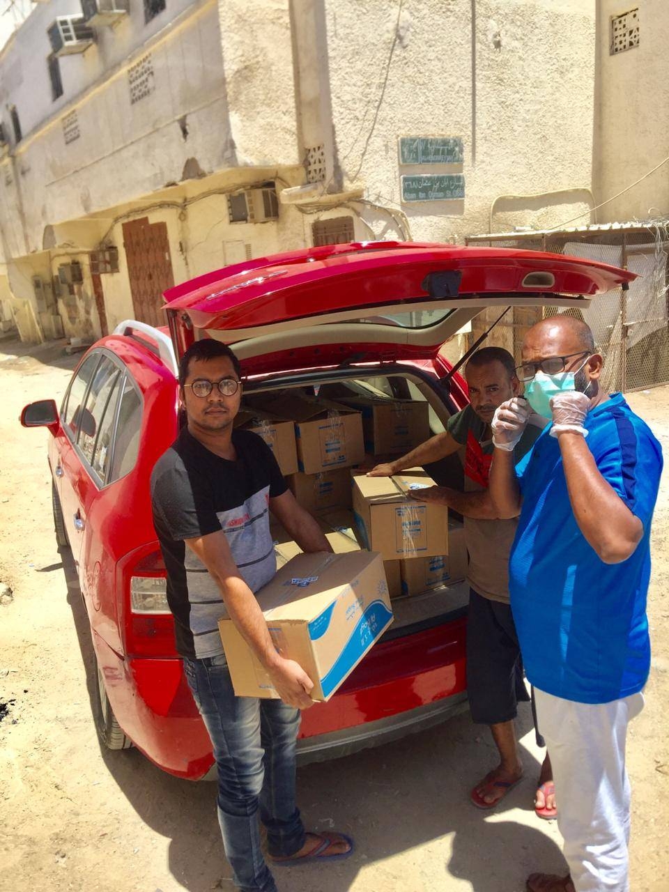 KMCC volunteers are seen distributing PPE kits to passengers bound for India at King Abdulaziz International Airport in Jeddah.