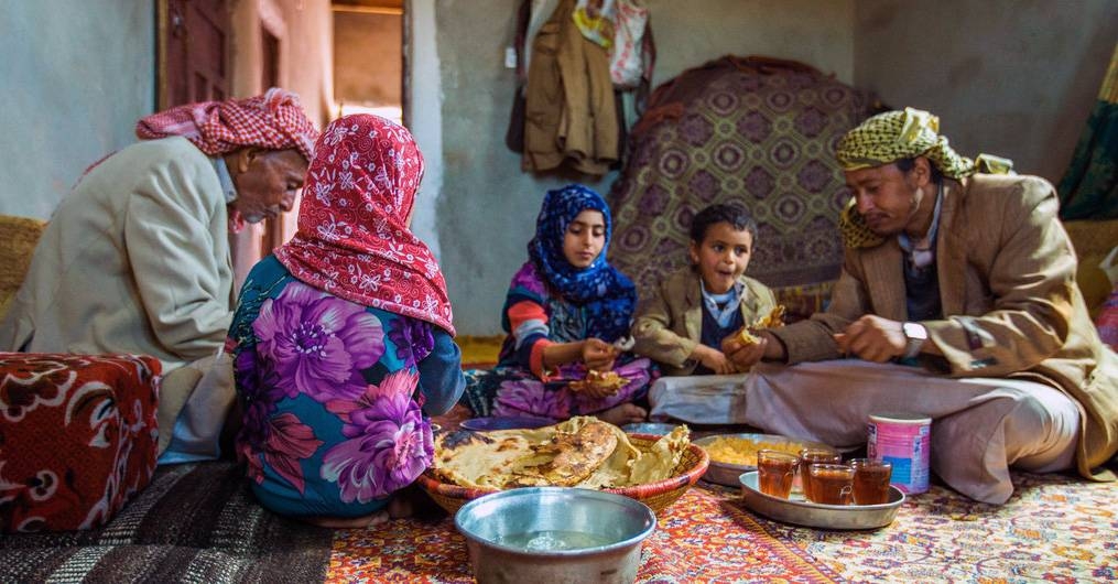 A family from Amran Governorate in Yemen shares lunch. — courtesy UNICEF