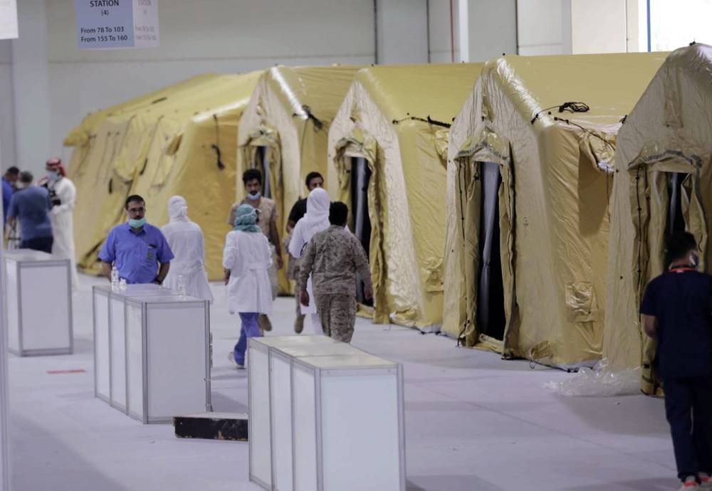 The Jeddah Health Affairs Department has begun on Sunday the experimental operation of a putting up a field hospital for coronavirus patients.