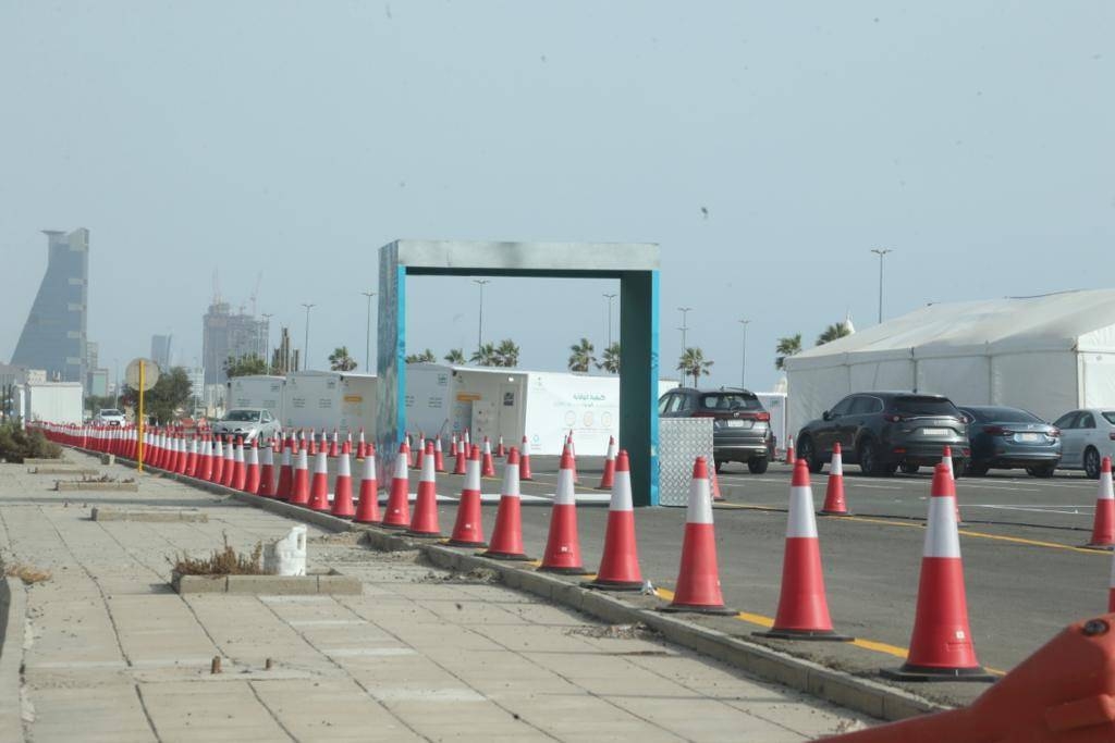 The testing will be carried out at drive- specialized stations set up at Jeddah Corniche with motorists seated in their vehicles. — The photo was taken by Madini Asir