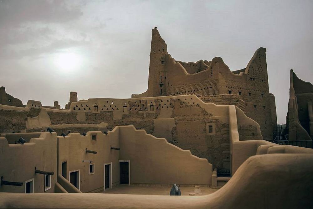 Diriyah, founded in 1446, to overlook Wadi Hanifa valley, embraces magnificent features such as Bijairi historical district, Samhan and Turaif quarter, which has been dubbed as the Greatest Mud-built City, in the world.