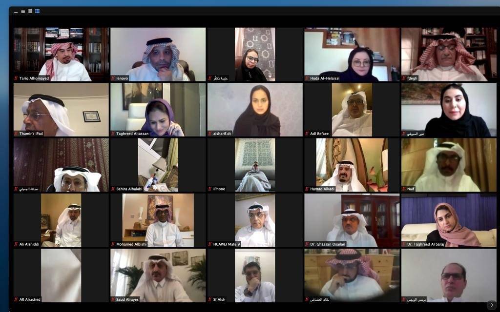 Minister in Charge of Media Dr. Majid Al-Qasabi, during his virtual meeting with over hundred of male and female opinion writers. 