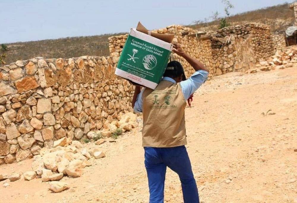 The King Salman Humanitarian Aid and Relief Centre (KSrelief) distributed on Thursday 18 tons and 500kgs of food baskets in Socotra Governorate, Yemen.