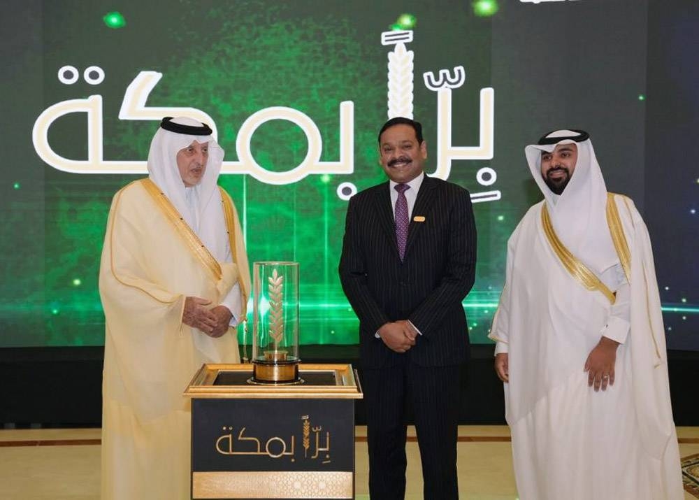 In a special function held at the office of the Makkah Governor, Rafeek Mohammed, regional director of LuLu Jeddah region, received the honor from Prince Khalid Al Faisal on behalf of Yusuff Ali. — courtesy photo