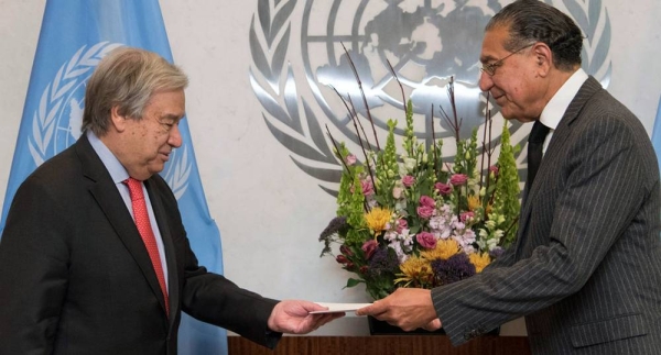 

The Permanent Representative of Pakistan Munir Akram (right) presents his credentials to UN Secretary-General António Guterres in November 2019. — courtesy UN Photo/Mark Garten