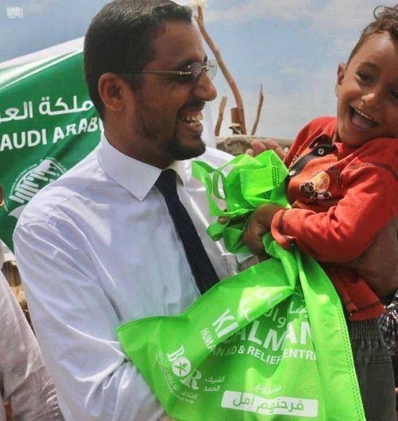 KSrelief hands out Eid clothing sets to orphan kids in Yemen