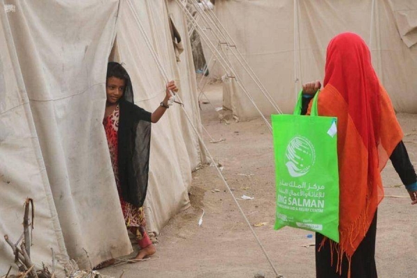 KSrelief hands out Eid clothing sets to orphan kids in Yemen