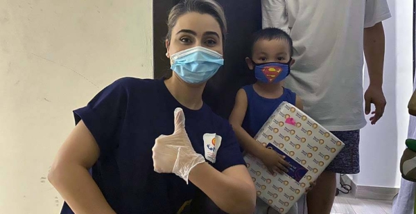 Volunteers in Smile Initiative, an initiative of Bahrain Future Society for Youth, distributed gifts to kids with cancer at their houses in Bahrain. 