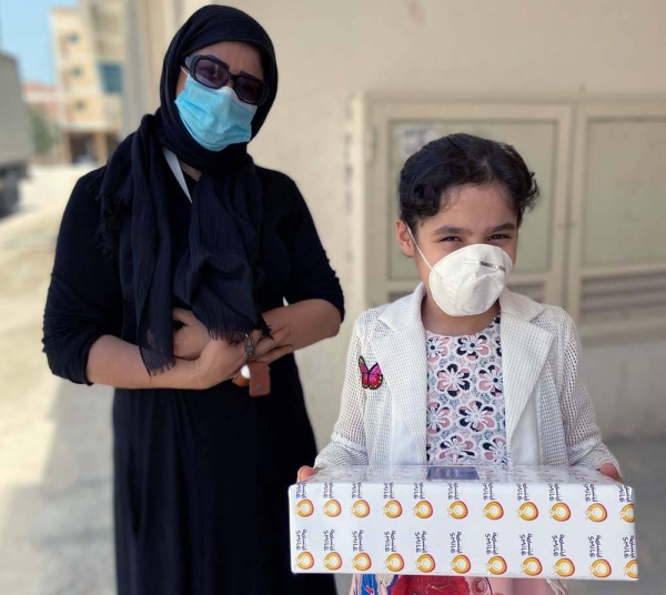 Volunteers in Smile Initiative, an initiative of Bahrain Future Society for Youth, distributed gifts to kids with cancer at their houses in Bahrain. 