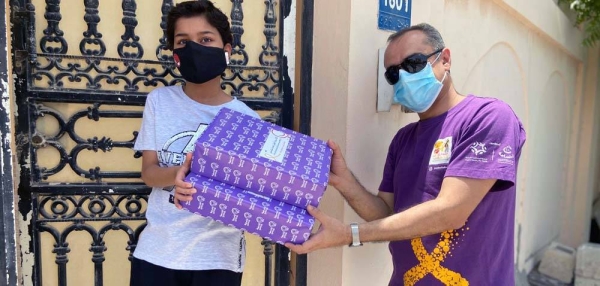 Volunteers in Smile Initiative, an initiative of Bahrain Future Society for Youth, distributed gifts to kids with cancer at their houses in Bahrain. 