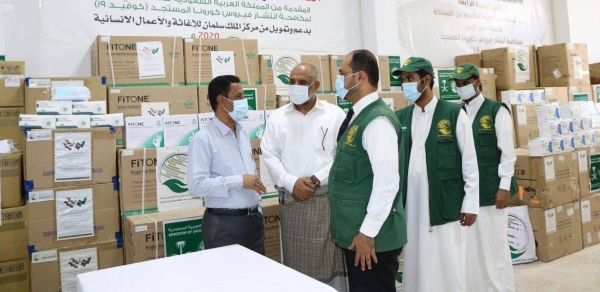 The King Salman Humanitarian Aid and Relief Center delivered the fourth and fifth batches of medical aid for the Yemeni city of Seiyun on Monday. — SPA photos
