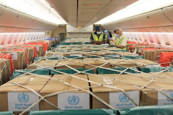 Dubai’s International Humanitarian City airlifted aid material worth $1.4 million on an Emirates SkyCargo plane. The aid included almost 25 metric tons of medical supplies and personal protective equipment, including surgical masks, goggles, gowns, coveralls, N95 respirators, stretchers and thermometers, which had been prepositioned within International Humanitarian City by the World Health Organisation. — WAM photos