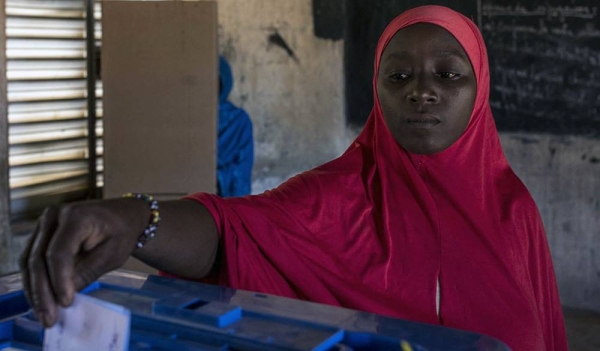 
A woman voting at a polling station in Gao, north of Mali, during the run-off presidential elections elections between outgoing President Ibrahim Boubacar Keita and opposition leader Soumaila Cissé. — courtesy MINUSMA/Marco Dormino