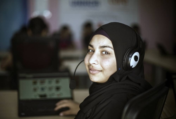 Fourteen-year-old Sidra, a Syrian refugee from Aleppo, was one of many people the UN High Commissioner for Refugees Filippo Grandi met at the Connected Learning Hubs in Azraq refugee camp, founded by Google in cooperation with UNHCR's partners, CARE International and International Relief and Development (IRD). 