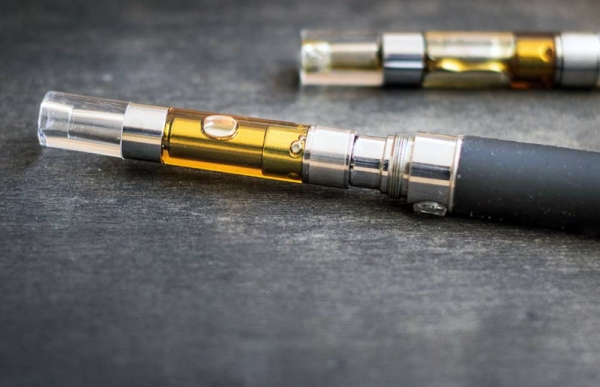 Saudi Customs have banned the import of shishah, e-cigarettes and their accessories through shipping companies and individuals' websites.