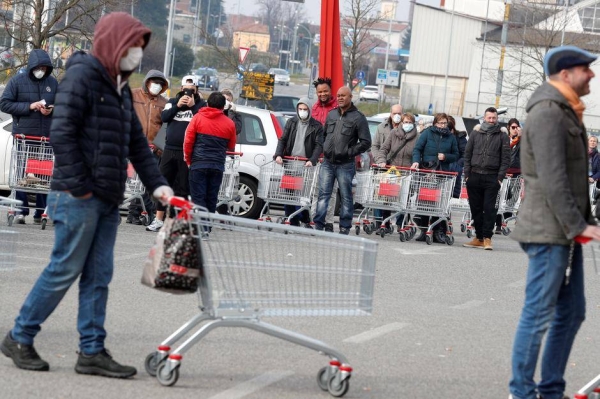 People queue at a supermarket outside the town of Casalpusterlengo, which was closed by the Italian government due to a coronavirus outbreak. — File photo