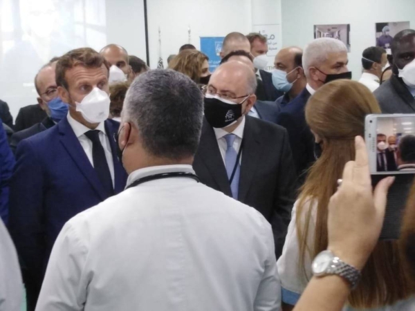 French President Emmanuel Macron talks to a patient at Rafik Hariri hospital in Beirut, Tuesday. — Photo courtesy: Twitter 
