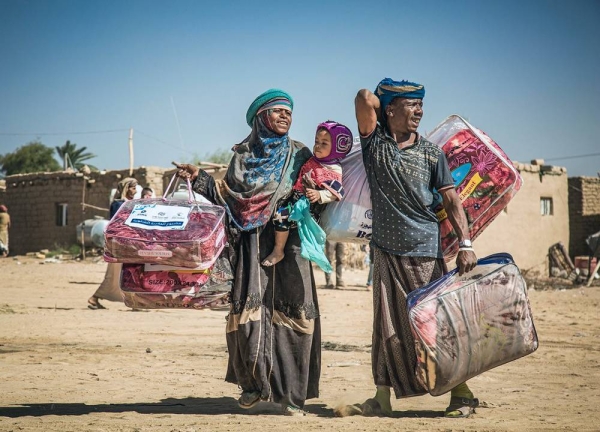 The IOM distributed solar-powered lights to the camps of the displaced people in Marib Governorate, benefiting 790 families, with the support of KSrelief.