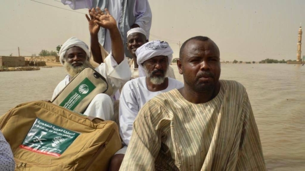KSrelief donates 400 tents and shelter aid packages to those affected by the floods in Sudan.

