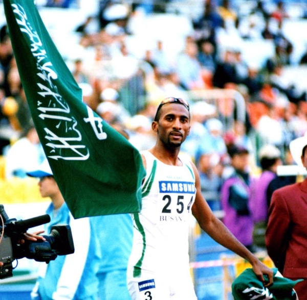 Hadi Souan celebrates his 400m hurdles silver medal at Sydney 2000.