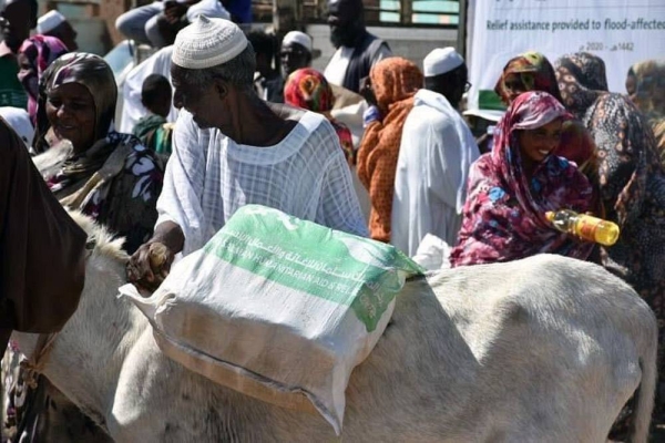 KSrelief has continued its relief activities in Lebanon, distributing loaves of bread to needy families.