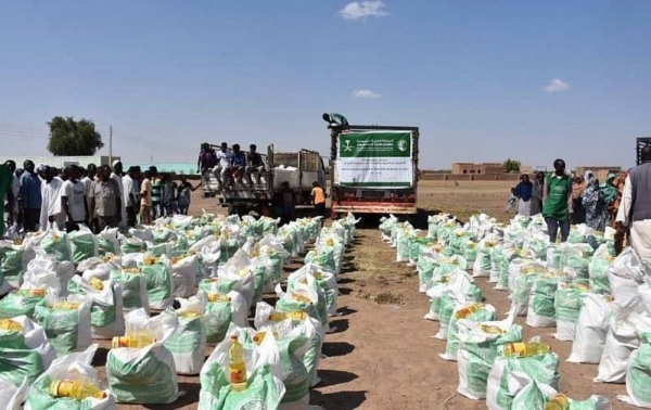 KSrelief has continued its relief activities in Lebanon, distributing loaves of bread to needy families.