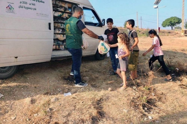 KSrelief has continued its relief activities in Lebanon, distributing loaves of bread to needy families.