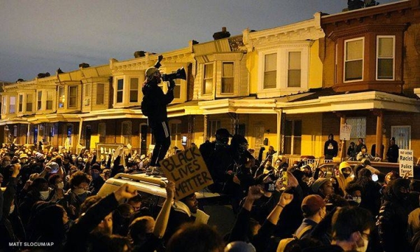  Hundreds of protesters took to the streets and bands of looters broke into businesses for a second night on Tuesday after officers in Philadelphia shot and killed a Black man who was holding a knife in an encounter that city officials say raises questions. — Courtesy photo