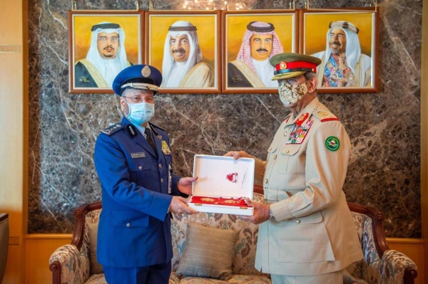 During the meeting, Gen. Al Khalifa decorated Gen. Al-Rwaili with Bahraini Medal First Degree, which was awarded to him by Bahrain King Hamad Bin Isa Al Khalifa. — SPA