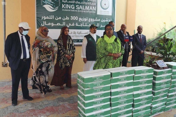 The King Salman Humanitarian Aid and Relief Center (KSrelief) inaugurated on Thursday a project to distribute 300 tons of dates to needy people in the Benaadir region in southeastern Somalia. — SPA photos
