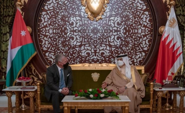 Bahrain's King Hamad bin Isa Al Khalifa held an official session of talks here on Monday with Jordanian King Abdullah II at Al-Sakhir Palace. — BNA