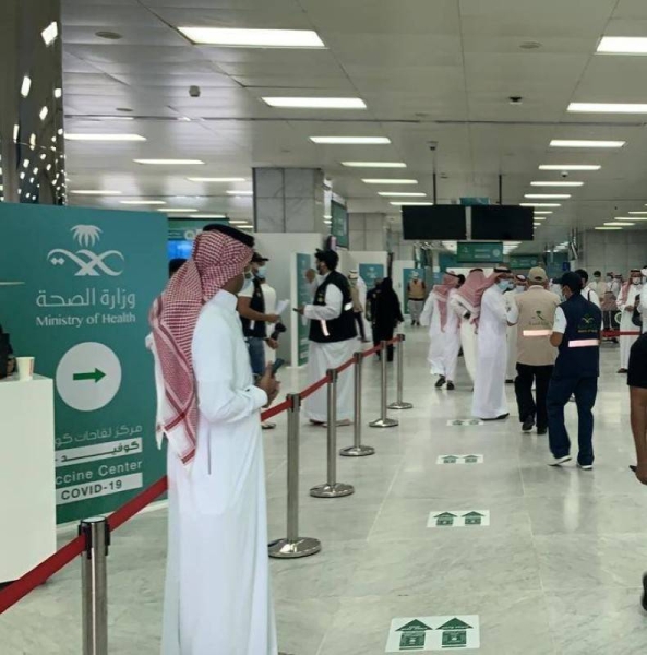 Okaz/Saudi Gazette monitored the vaccination campaign, which started at a designated site in the passenger lounge at the southern terminal of King Abdulaziz International Airport (KAIA) in Jeddah. A Saudi citizen, who is in his 60s, received the first vaccine shot. The health practitioners from the Ministry of Health administered vaccine doses to those who have registered for it through the ministry’s Sehhaty (My Health) platform. — SPA photos
