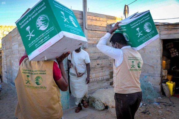 KSRelief hands out food baskets, dates to the needy in Yemen