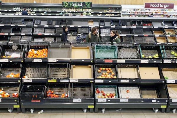  Red tape and border checks could add £3 billion in costs for UK food importers and raise prices at supermarket checkouts, according to the UK Food and Drink Federation. File photo of  a supermarket shelves that are being stockpiled. — courtesy Twitter