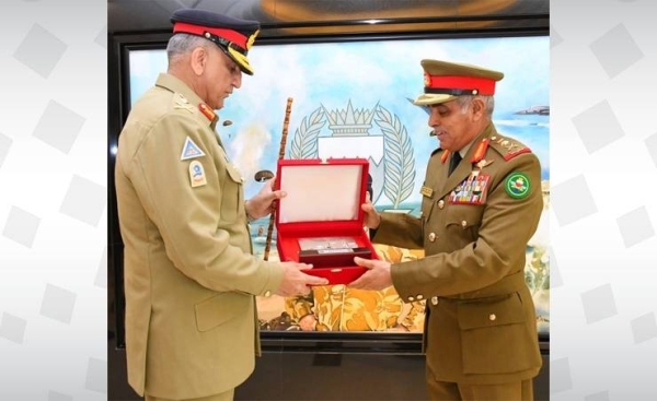 Bahrain's Crown Prince Salman bin Hamad Al Khalifa bestowed on Thursday the Bahrain Order (First Class) on Pakistani army chief Gen. Qamar Javed Bajwa or making significant contributions to defense cooperation between Bahrain and Pakistan. — BNA photos