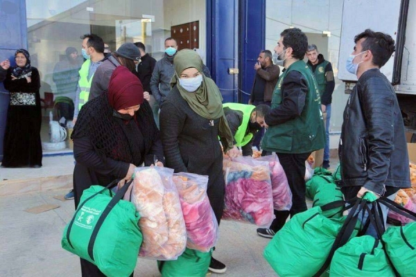 KSrelief continued its efforts to distribute winter clothes over needy families in Lebanon, it was reported here Sunday.
