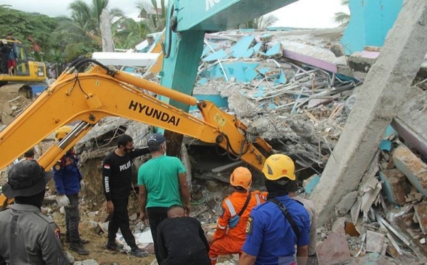 At least 34 people have died and more than 200 injured in an earthquake on Indonesia’s Sulawesi island, which has left buildings collapsed and rescue teams searching for survivors. — Courtesy photo