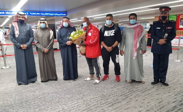 The three Bahraini citizens, Sami Ibrahim Al-Haddad, Mohammed Yussef Al-Dossari and sailor, Habib Abbas, who had been arrested by the Qatari Coastal and Border Security at sea arrived in Manama on Friday after their release by the Qatari authorities.