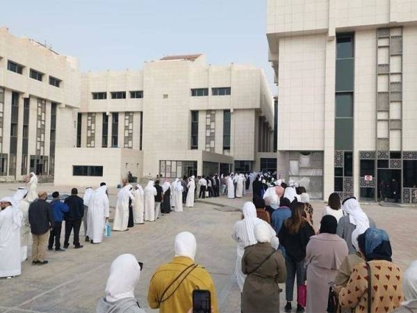 uwait’s Ministry of Health said on Tuesday that two Kuwaiti women who came from Britain were infected with the new coronavirus variant as it recorded 578 new infections over the past 24 hours. — Courtesy photo