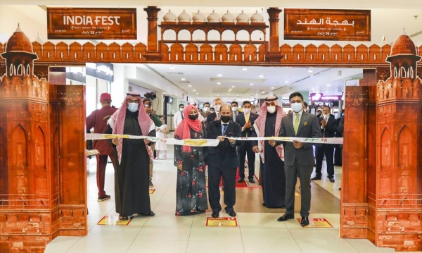 Dr. Ausaf Sayeed, Indian Ambassador to KSA, in the presence of Shehim Mohammed, director of LuLu Hypermarkets Saudi Arabia, government officials, and LuLu dignitaries inaugurated the India Fest at LuLu Hypermarket Riyadh Avenue Mall, Murabba, Monday.