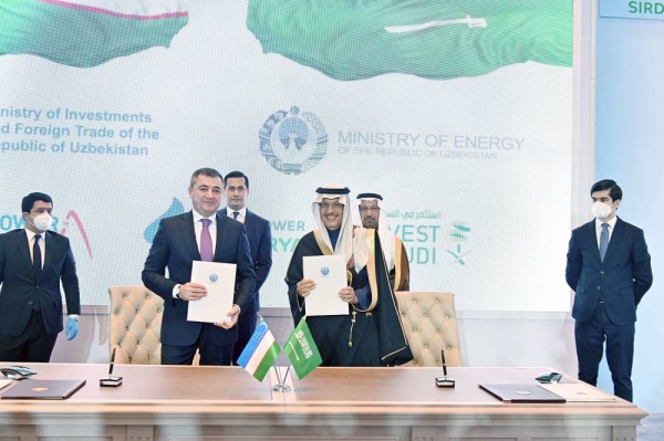 From left to right, Alisher Sultanov, energy minister of Uzbekistan; Mohammad Abunayyan, chairman of ACWA Power.