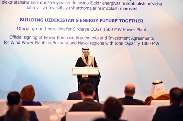 From left to right, Alisher Sultanov, energy minister of Uzbekistan; Mohammad Abunayyan, chairman of ACWA Power.