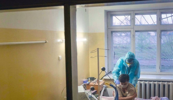 A doctor examines a patient with COVID-19 in Chernivtsi, Ukraine. — courtesy UNICEF/Evgeniy Maloletka