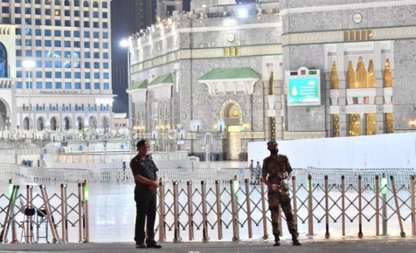 Armed man arrested in Grand Mosque