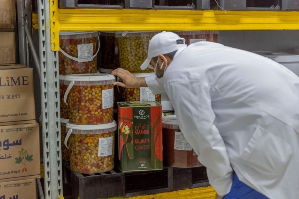 Al-Hoqail: Intensify monitoring of markets, malls and eateries