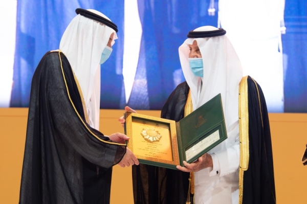 Khaled Al-Faisal presents moderation award to Al-Jubeir