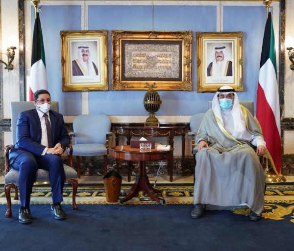 Kuwait’s Prime Minister Sheikh Sabah Khaled Al-Hamad Al-Sabah, right, meets with Yemeni Foreign Minister Ahmad Awad Bin Mubarak at Seif Palace on Thursday. — Courtesy KUNA