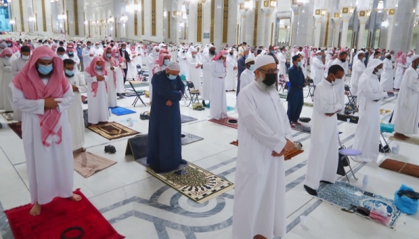 Only immunized individuals, who applied for and received permits through the Tawakkalna application, were allowed into the mosque to perform Taraweeh. — SPA photos